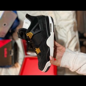 Jordan 4 Royalty